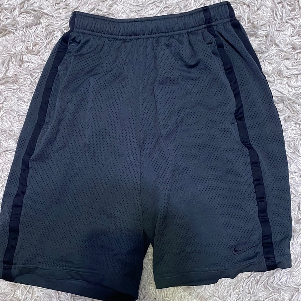 Nike Small Athelticnshorts with pockets